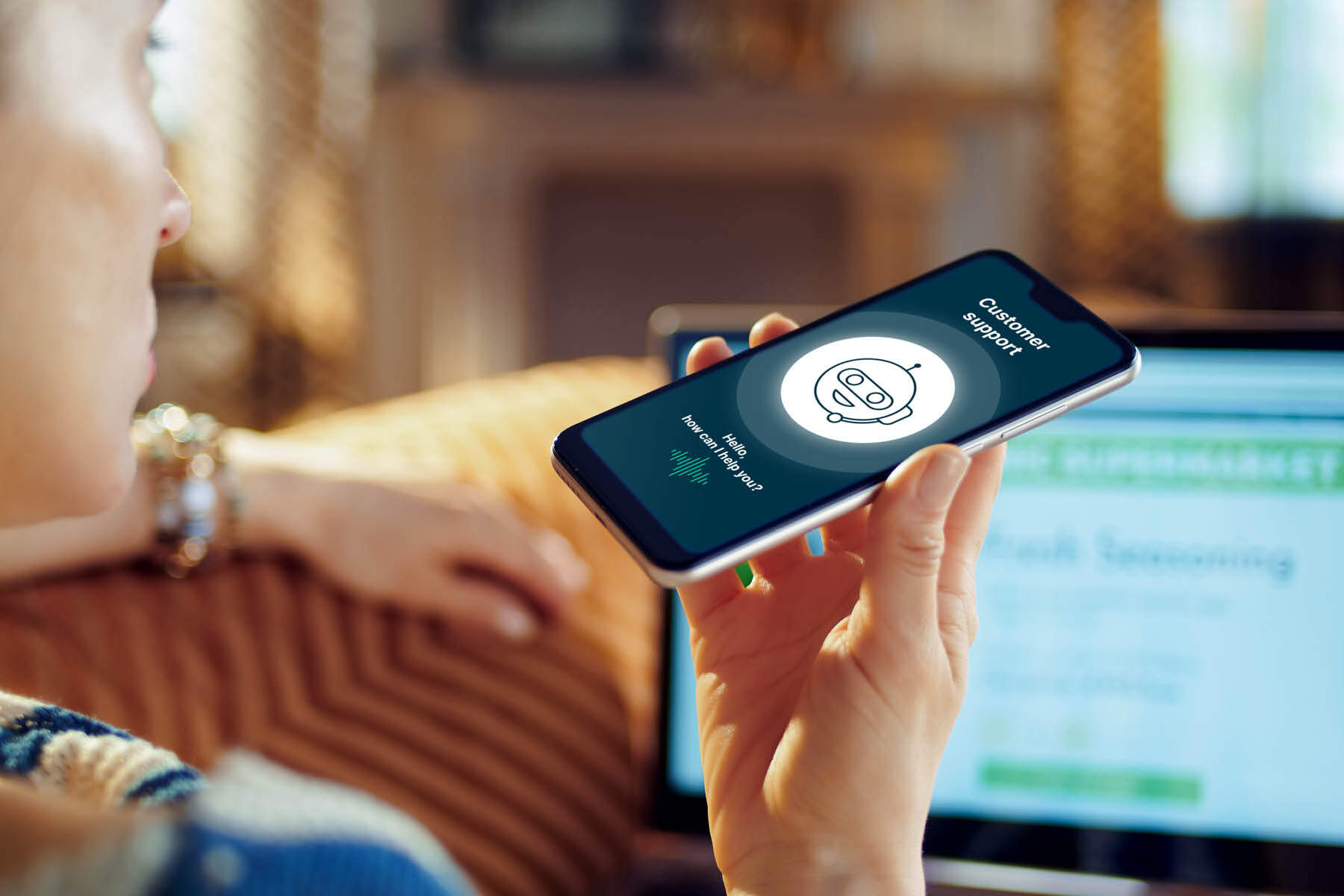 A female customer contacting a customer support voicebot with her smartphone